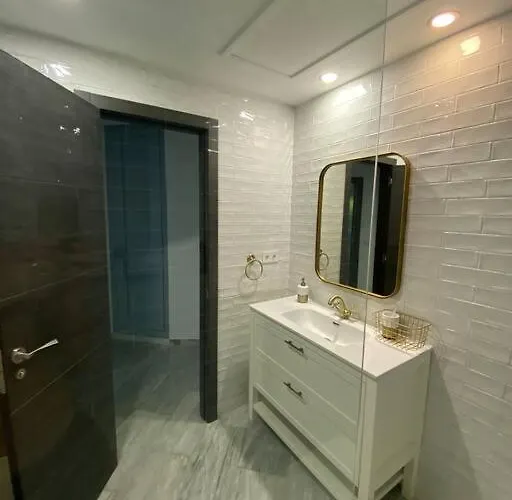 Apartment. Newly Renovated. *