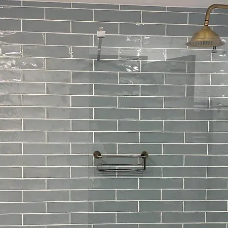 Apartment. Newly Renovated. 아파트 *