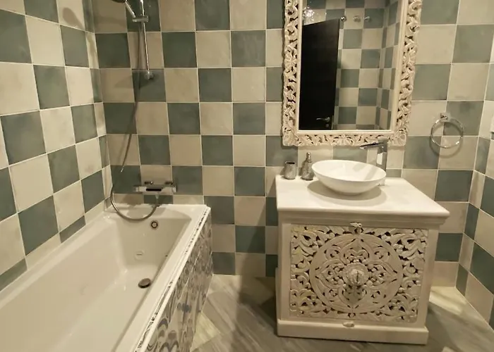 Apartment. Newly Renovated. * Marbella